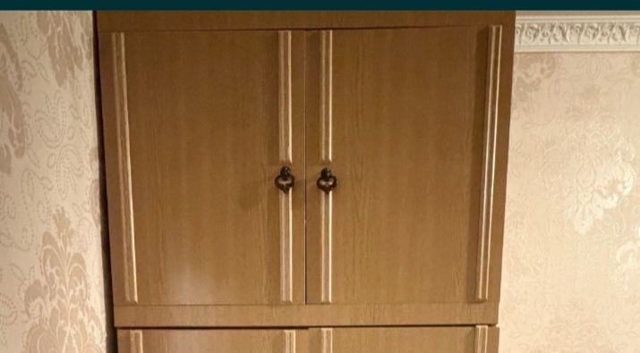 Продам   шкаф -тумбу с полкой .