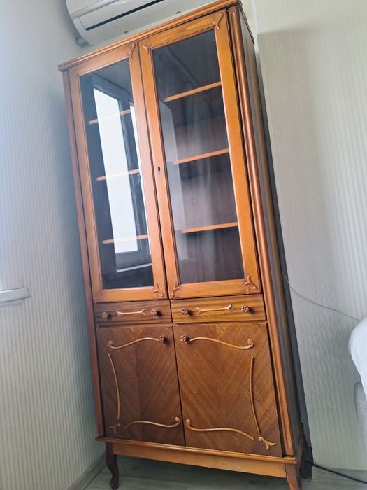 Буфет- Шкаф-витрина Румыния 1978г