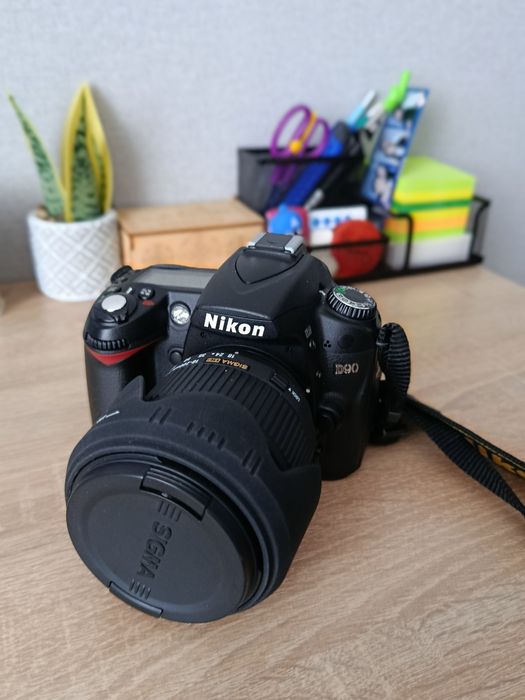Камера NIKON D90
