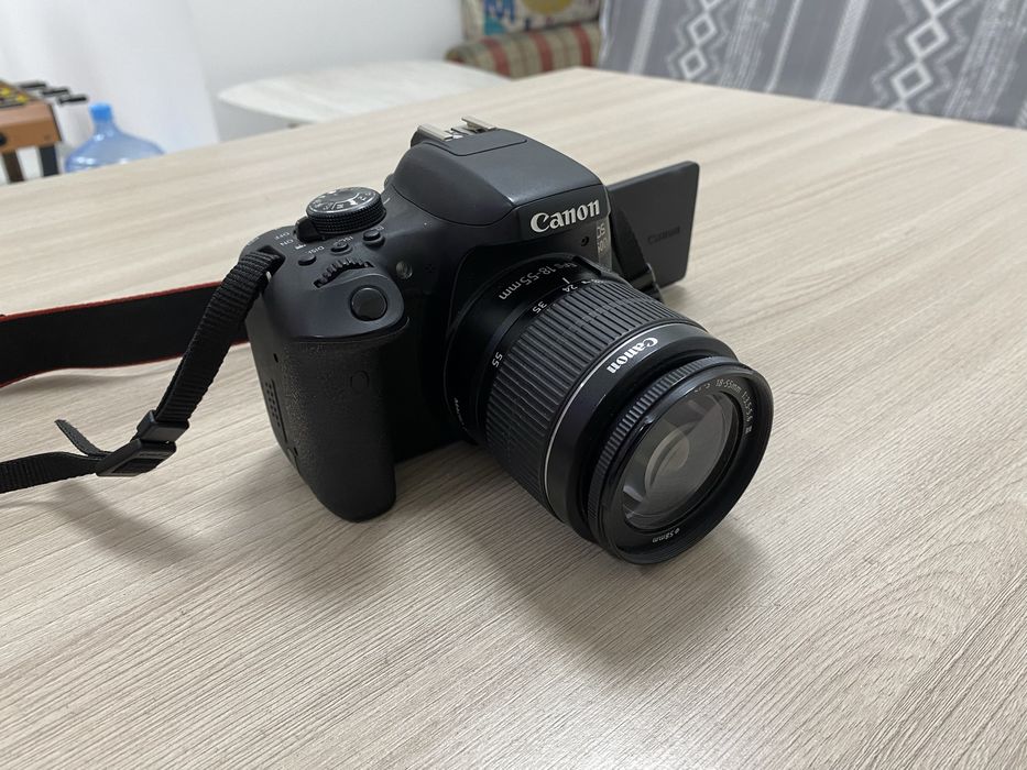 Продам Canon EOS 750D + объектив 18‑55 мм