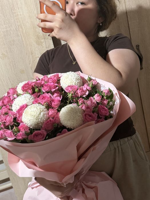 Кустовые розы букет
