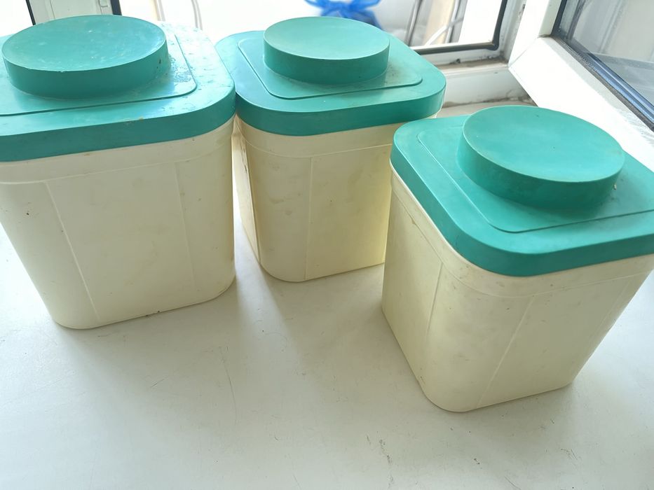 Продам графин и 5 контейнеров