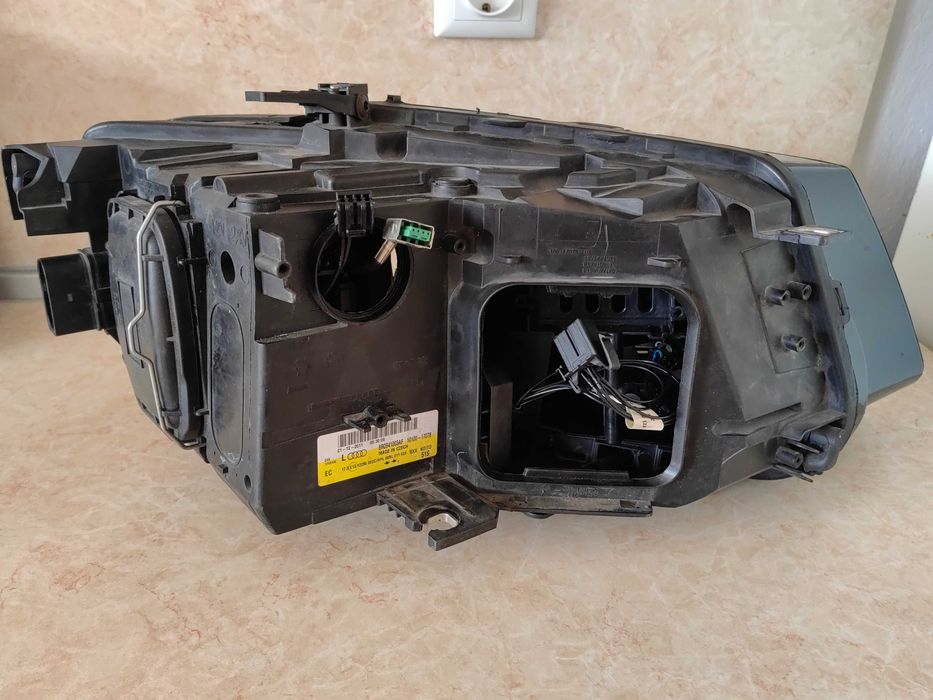 Фар Audi Q5 Bi-Xenon LED ляв / Фар Ауди Кю5 ксенон Оригинален