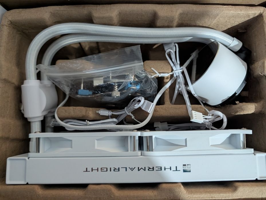 Cooler PC Aio pe aia Thermalright Frozen Notre alb