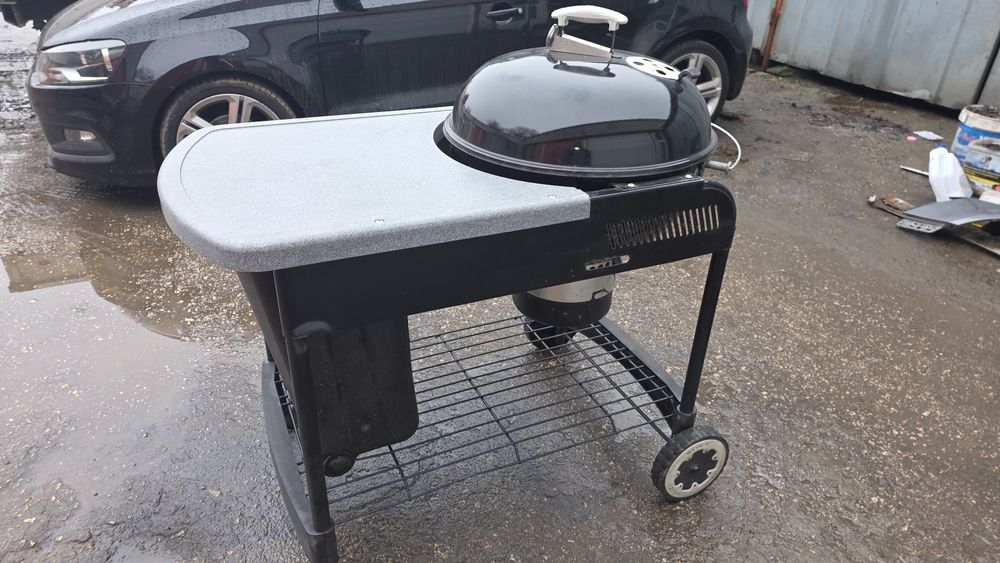 Грил weber на дървени въглища с поставка