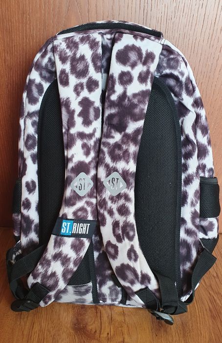 Продавам здрава и красива ученическа раница "ST.Right"