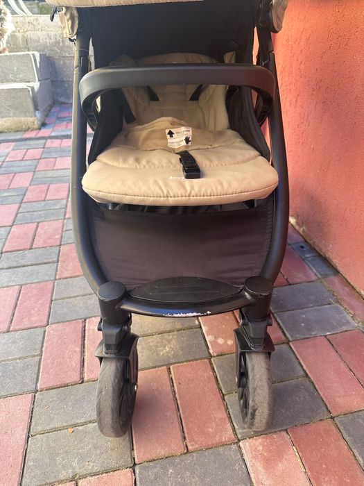 Vând carut sport Joie