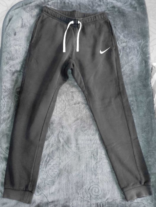 Pantaloni Nike, negrii