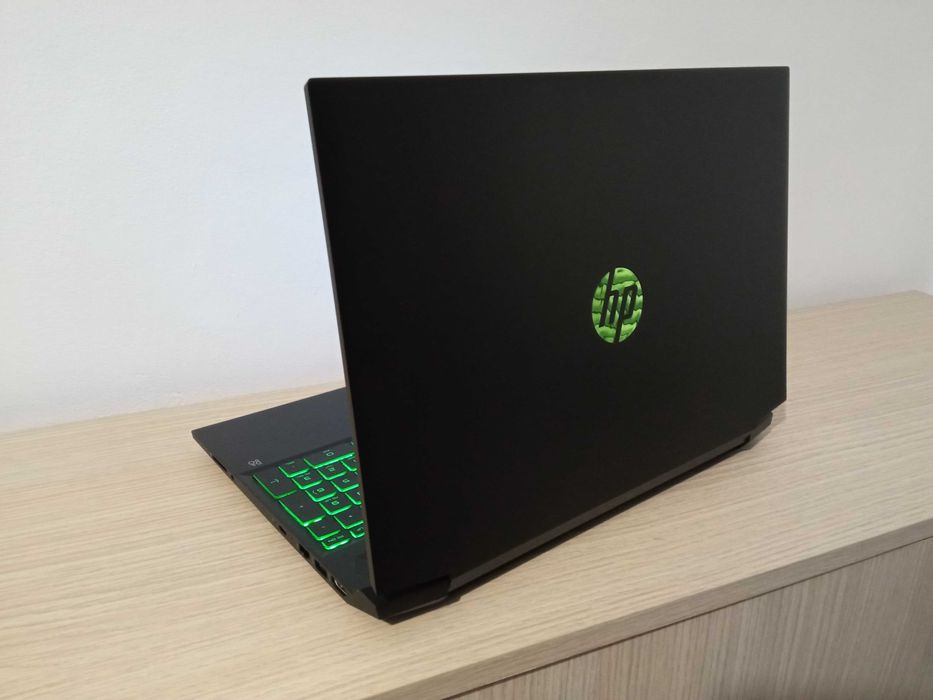 Laptop RTX 3050 TI TITANIUM GAMING EXTREM 144Hz RATA REFRESH ecran 15.6 inch nvme SSD placa video dedicata NVIDIA RTX TI 2 placi video