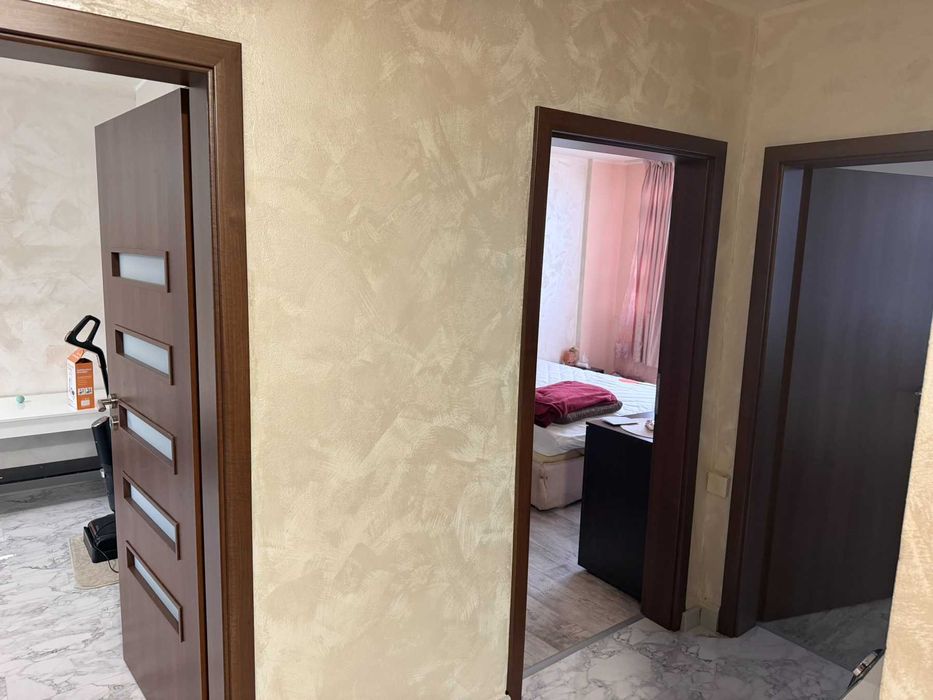 Продава се Тристаен апартамент в Дупница - 68 кв.м за 1618 €/кв.м - Снимка #1