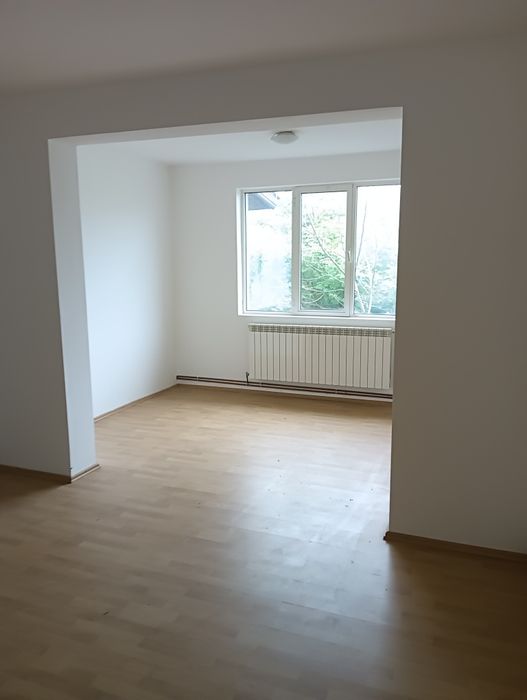 Casa P+E 229 mp 6 camere+2 bai 1000 mp teren + piscina