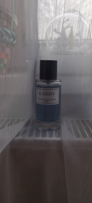 Vând parfum intense