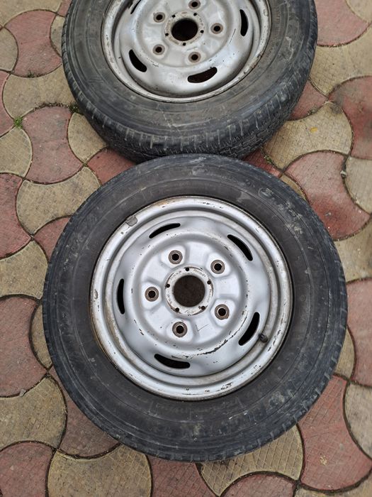 Vand 2 cauciucuri cu jante umflate 195/70 R15 C