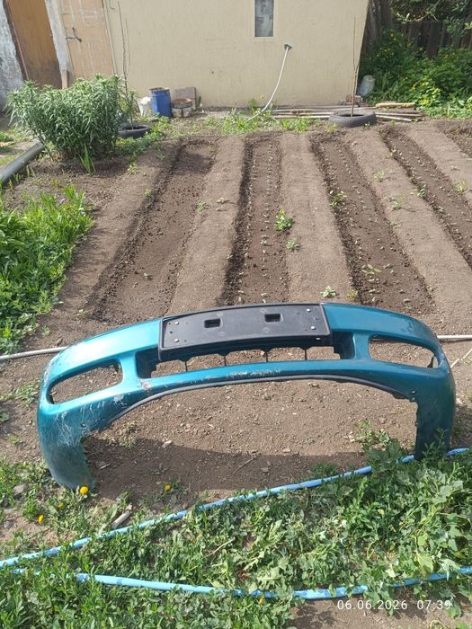 Продам передний бампер на Мазду кронос