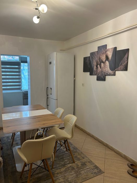 Ofer spre închiriere apartament cu 2 camere, etaj 3, zona centrala