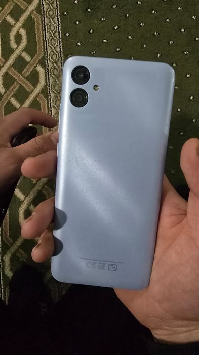 Продаам телефон срочно