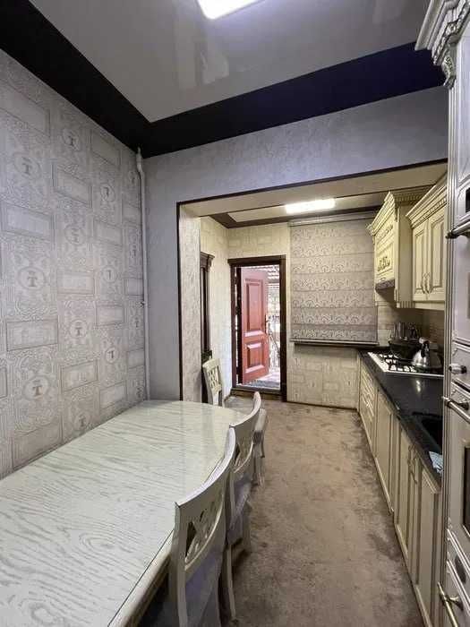 Квартал №7 Посольства США Корзинка  сдается с парковкой / двором Евро