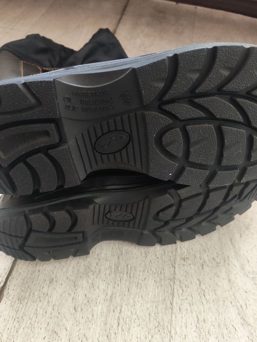 Продам новые Керзовые сапоги