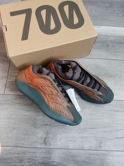 Adidas Yeezy 700 v3