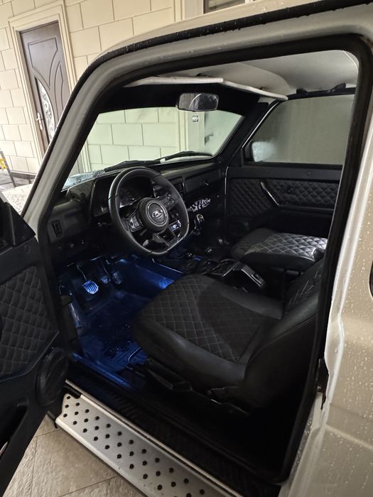 Niva 21214 4x4 sotiladi.