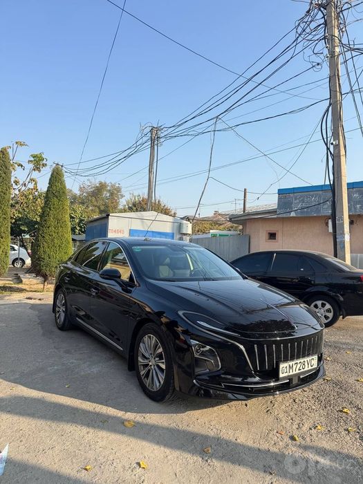 Hongqi E-QM5 2025