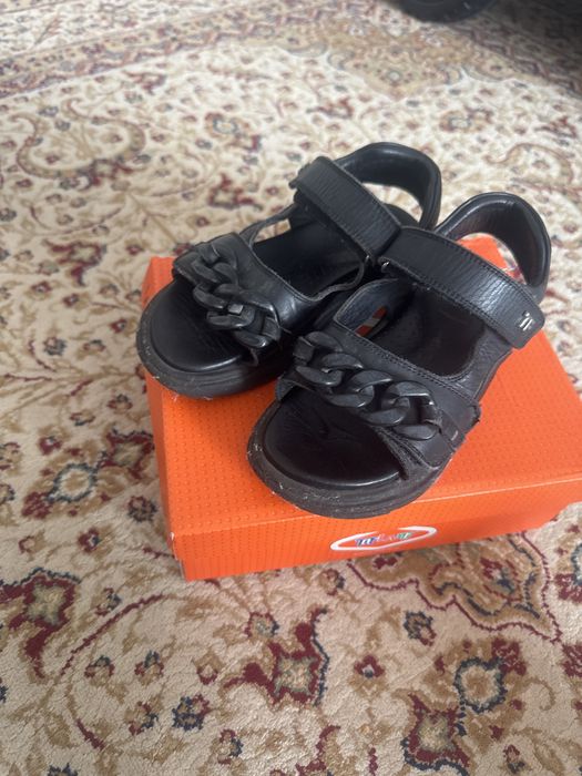 сандали для девочки кожанные 29р