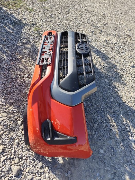 Bara fata Toyota hilux modelul nou. Stare aproape noua.