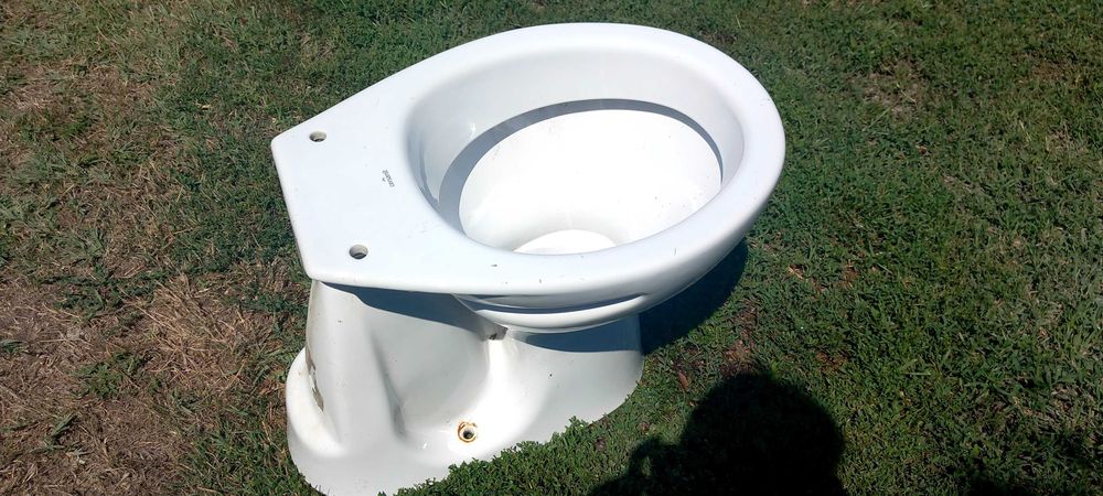 Vas WC putin fisurat Arad