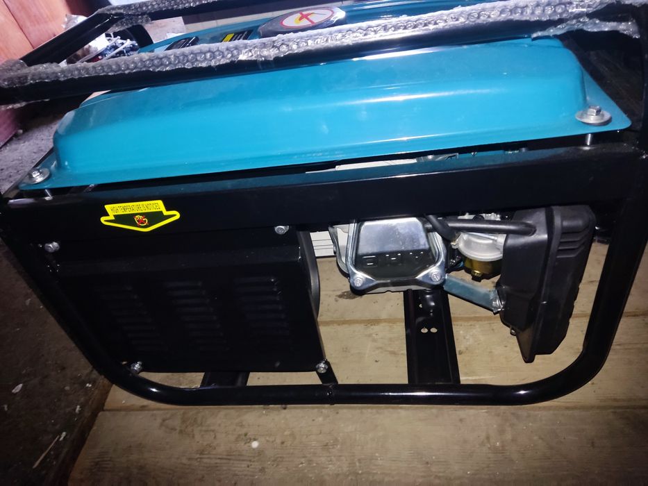 Продам бензиновый генератор