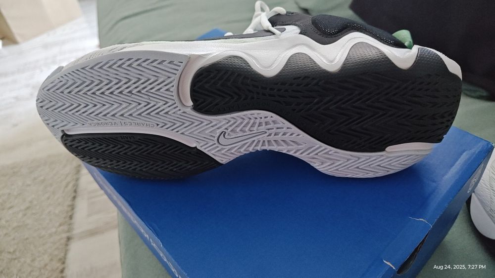 Adidași baschet Nike Giannis Immortality 2 46/30cm