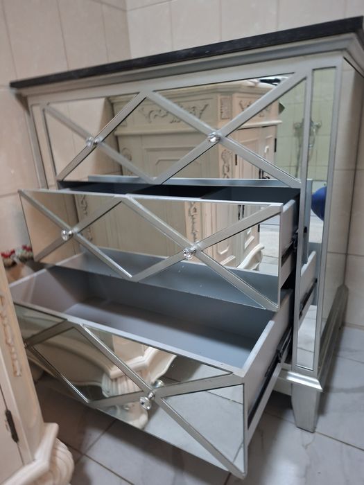 Corp lavoar cu oglinda