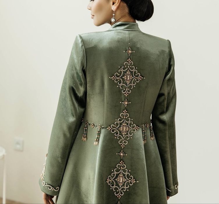 Бешпент и кәжекей от AYANUR Atelier