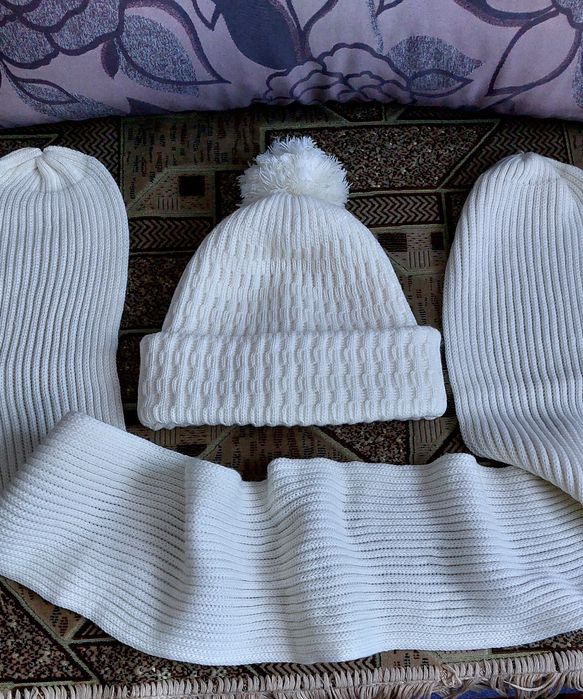 Шапка с шарфом продам