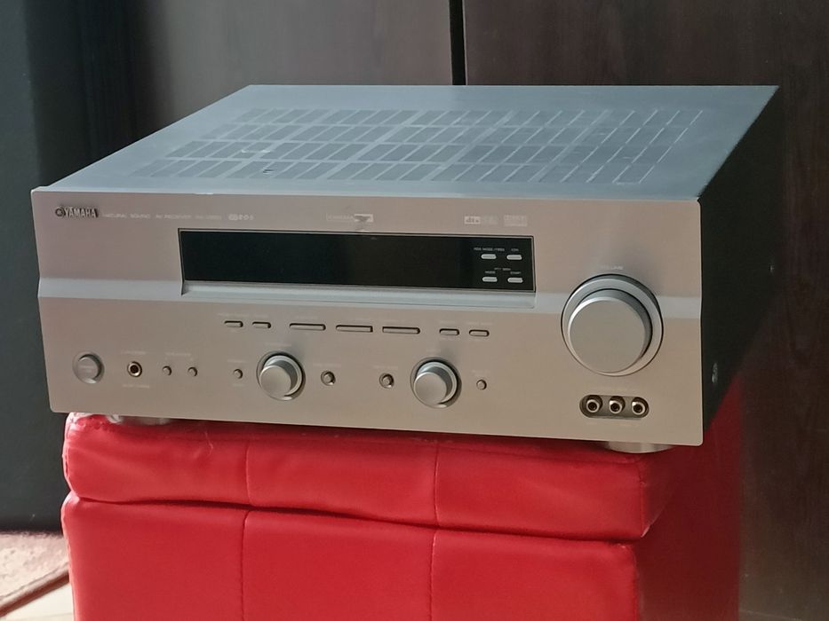 Yamaha RX-V550 .