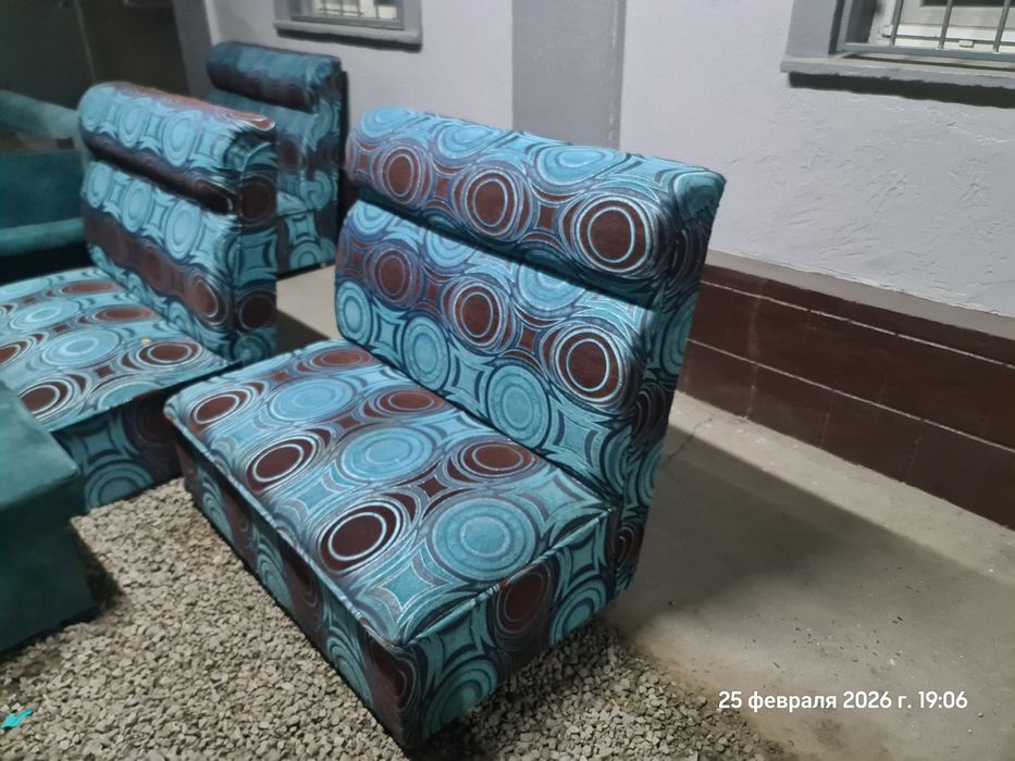 Диваны/ диванчики