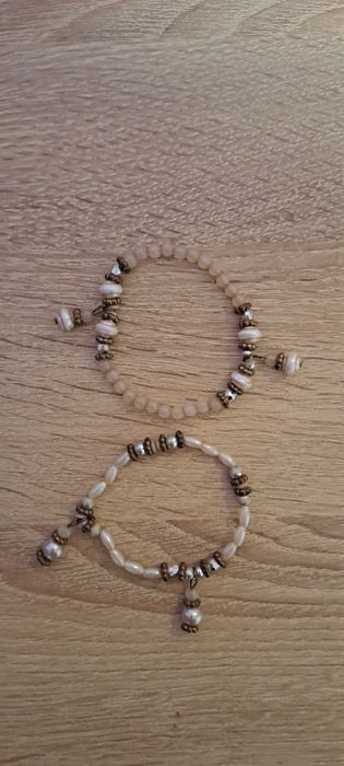 Лот: 7 чифта обеци, 2 висулки, 2 гривни и 1 колие