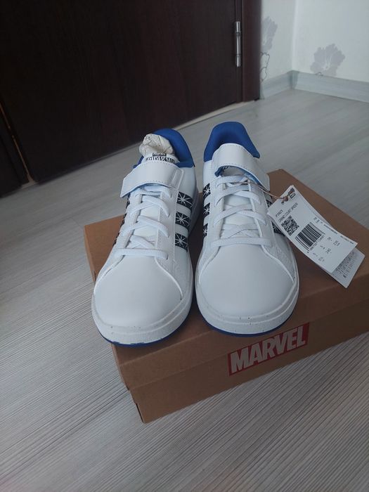 Нови маратонки Adidas Marvel