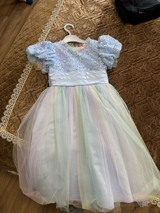 Платье нарядное на девочку 6-8 лет