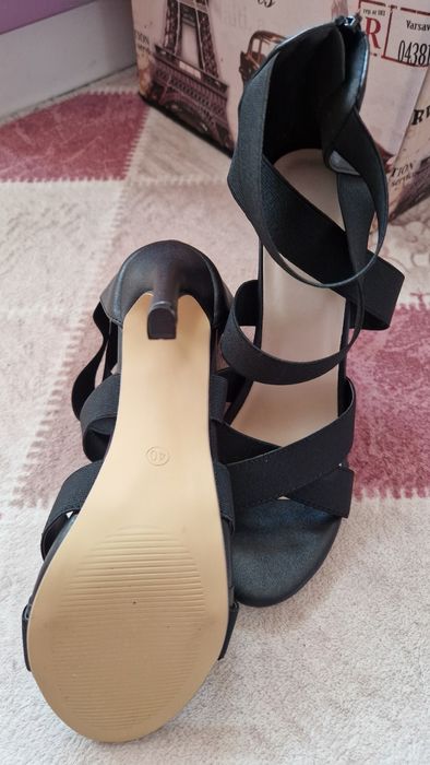 Дамски сандали на висок ток