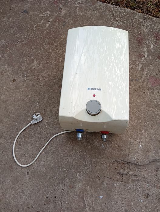 Instant apa calda electric