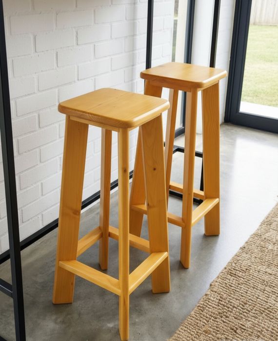 Бар маса и два стола нов комплект