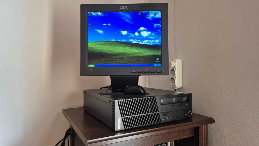 Sistem retro IBM/Lenovo cu XP