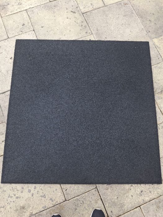 Dale Cauciuc Fitness 100x100x20 mm | 140 mp disponibili | 90 lei/mp | Negru & Verde