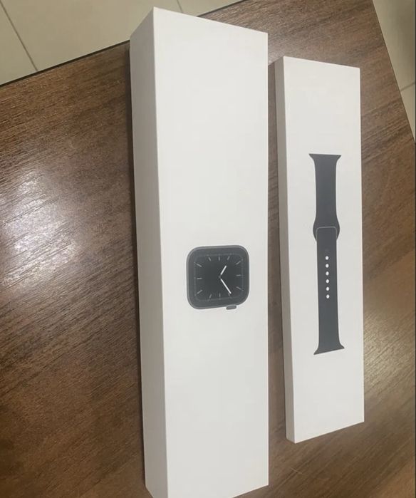 Продам Apple Watch Series 5