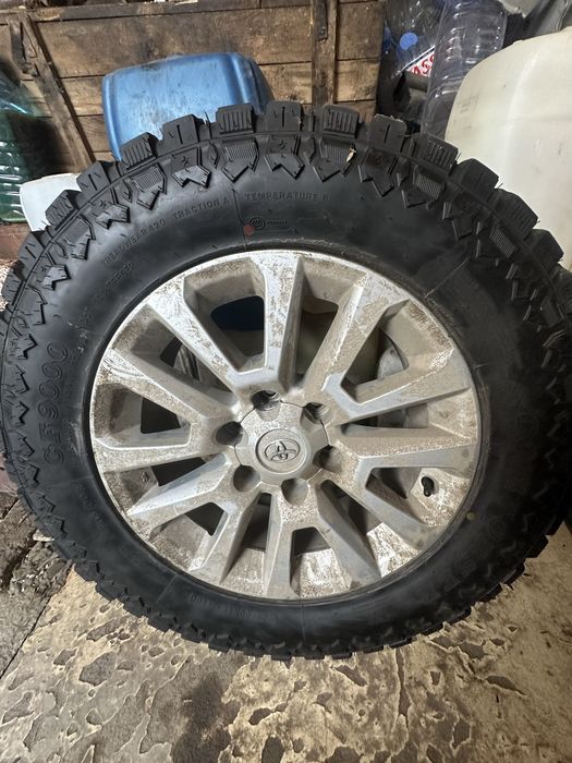 Продам шины с дисками 265/60 R18