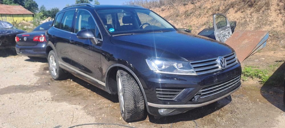 Bara fata completa VW Touareg 7P R-line , 2015 - 2018 , model cu spalatoare far , senzori parcare, pachet R Line - defect grila mica