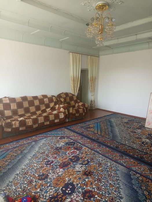 Үй сатылады орта жағдайда.