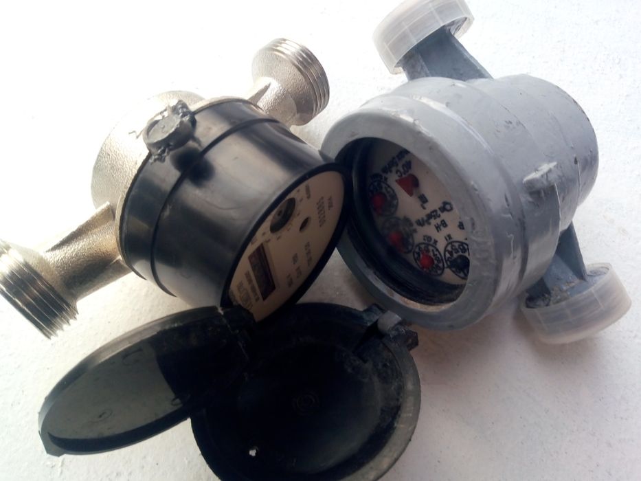 Продавам работещи Български водомери ст ниодена и топла вода