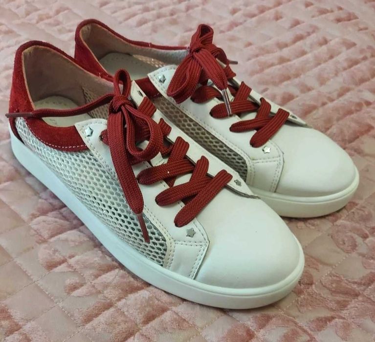 Продам кроссовки 39р.5000