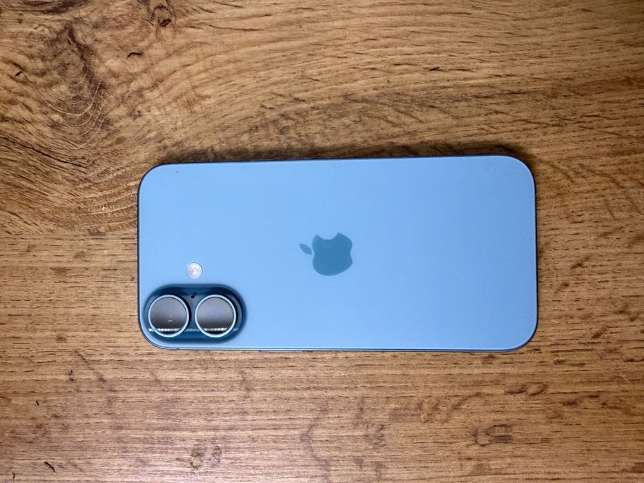 iPhone 16 в хорошем состояний